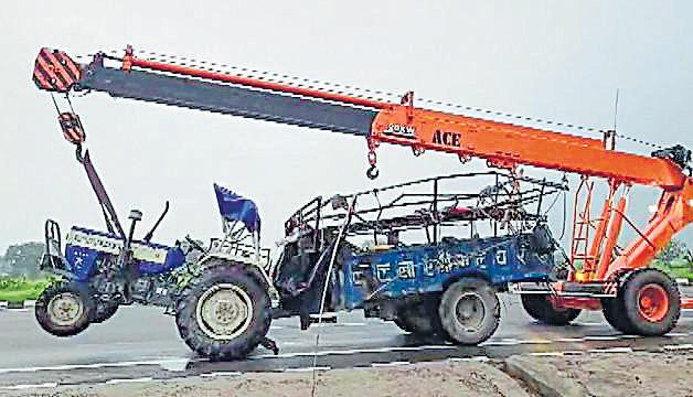 10 killed, 41 hurt as truck hits tractor-trolley in Bulandshahr