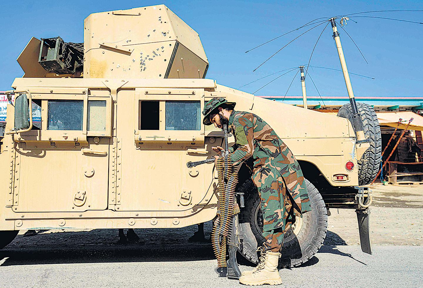 Dozens killed in Af-Pak clashes, border closed