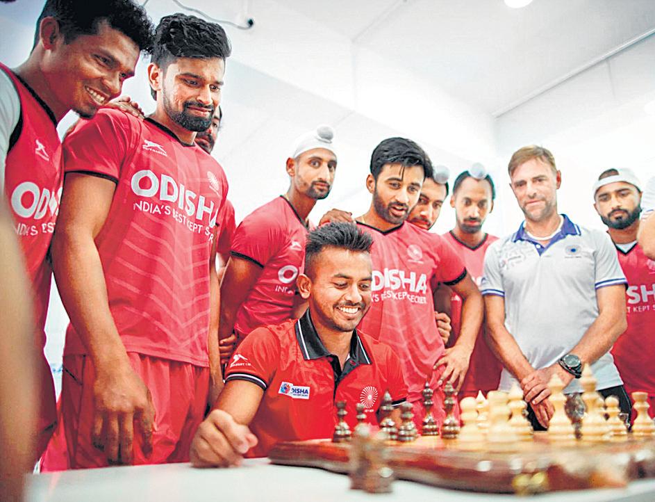 Fulton uses chess board to boost hockey team’s strategic thinking