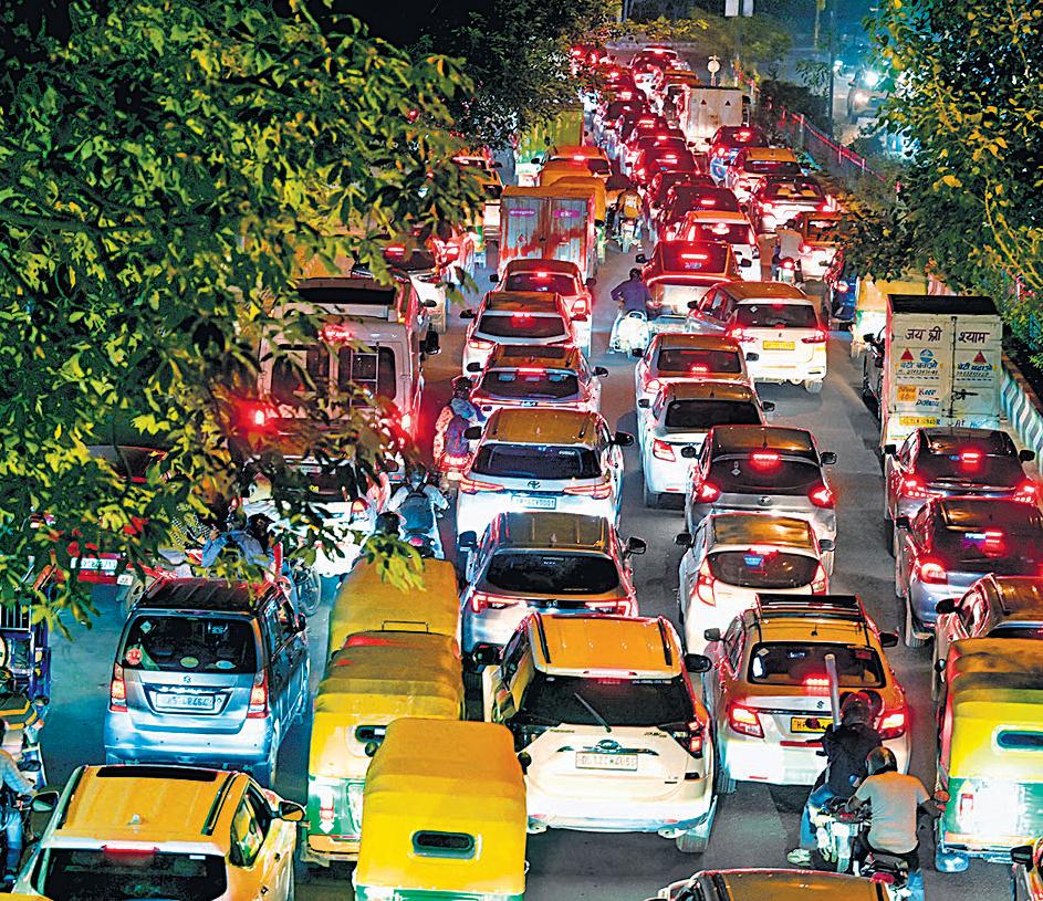 Festive rush gridlocks key link roads in city