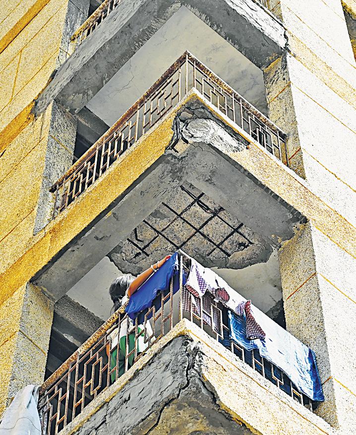 Dwarka police housing building decrepit just 3 years after launch
