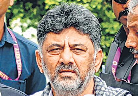 K’taka min, MLAs head to Capital amid buzz over leadership change