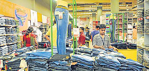 Retail rush: India's store boom defies urban slowdown