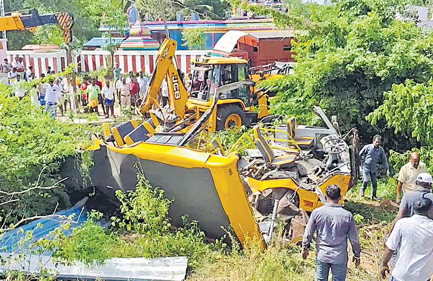 3 students killed as TN van rams into train, Rlys gatekeeper held