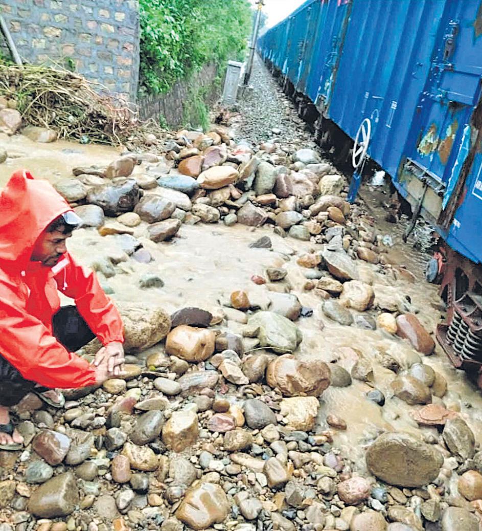 2 die as flash flood, landslides hit Poonch after heavy rain