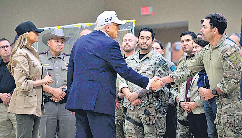 Trump tours flood sites in Texas, defends officials amid criticisms