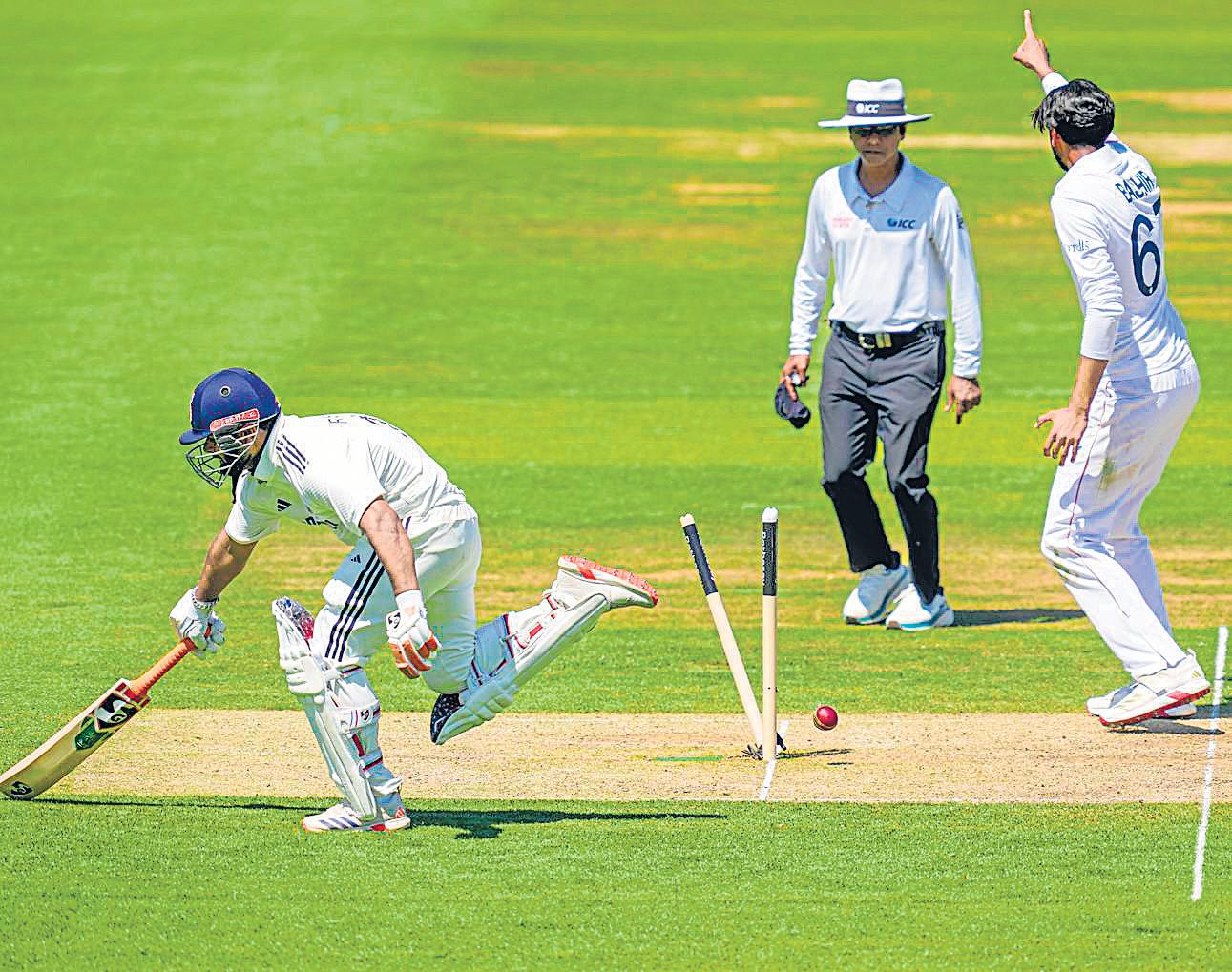 Pant's run-out tilts scales in hosts' favour at lunch