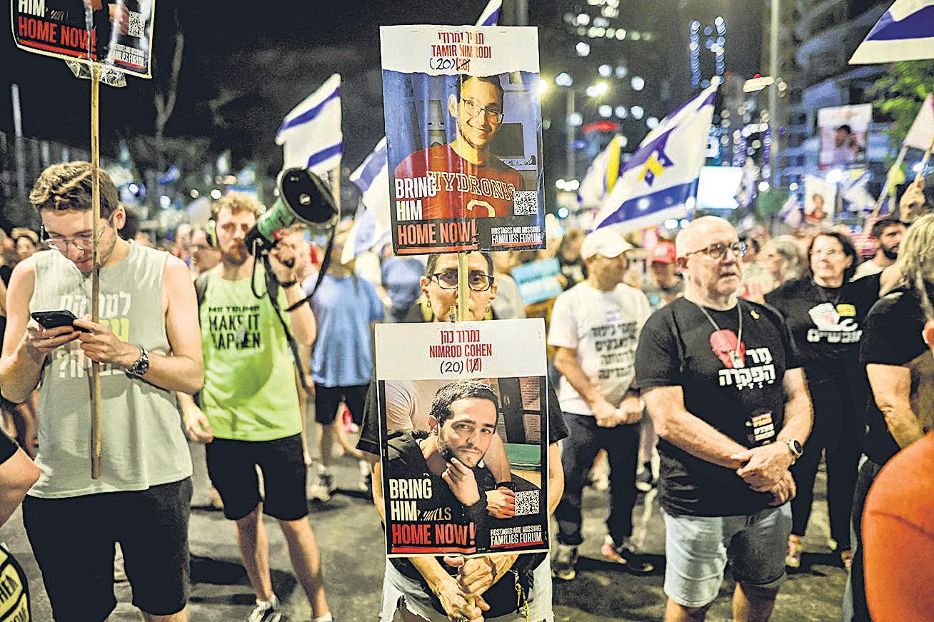 Israeli airstrikes kill over 40 as war toll tops 58,000 in the Gaza Strip