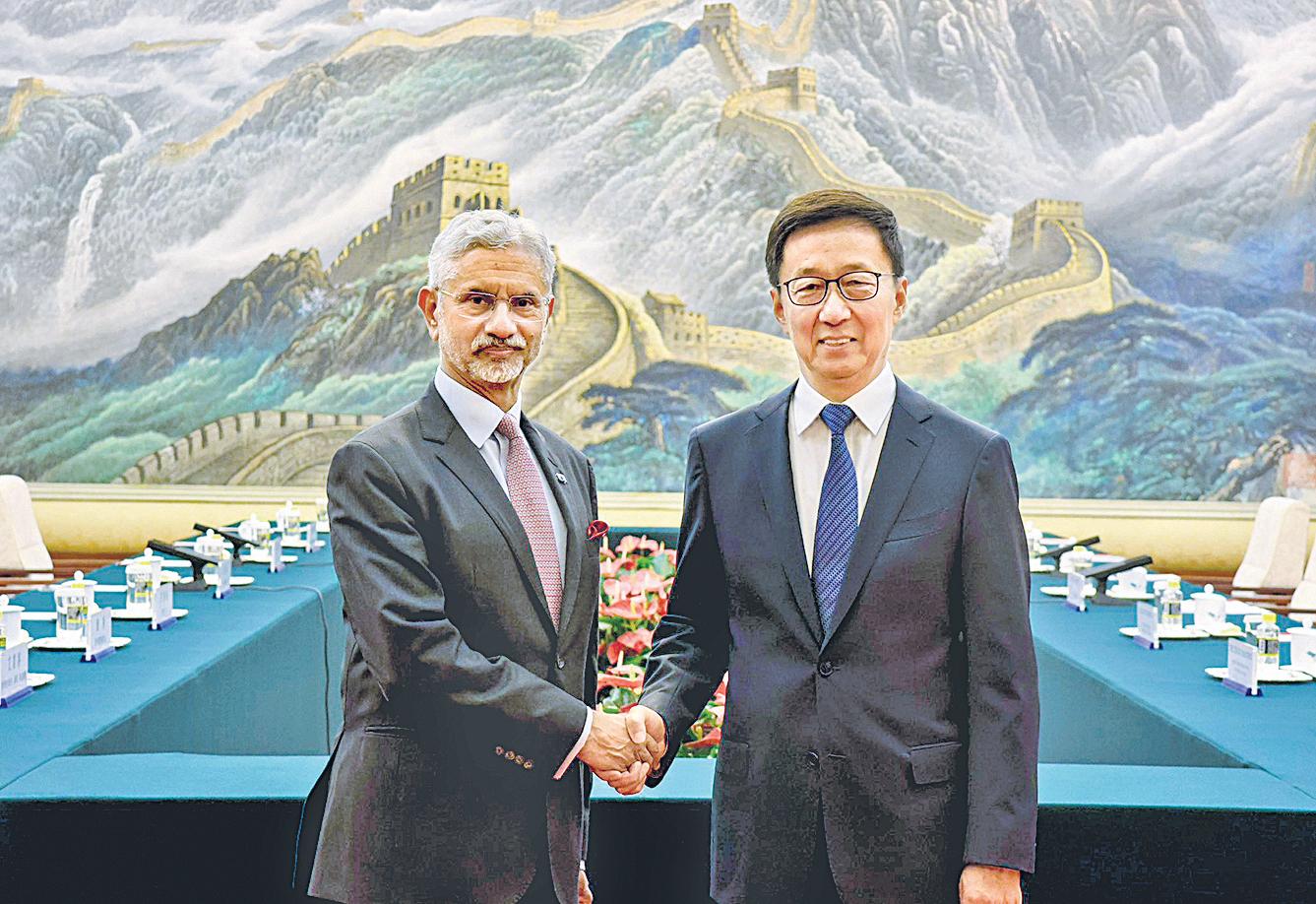 EAM meets Chinese V-P, calls for normalising ties