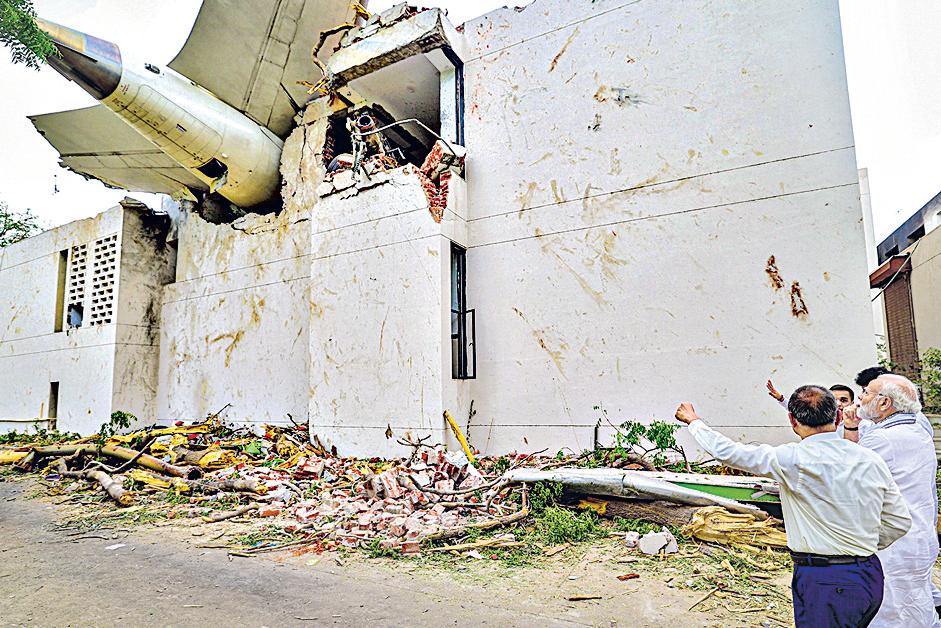 AI-171 junior pilot asked Captain why he turned off fuel switches
