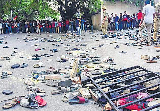 K'taka justifies suspension of cop in B'luru stampede case