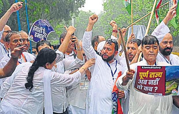 Cong seeks statehood at Jantar Mantar stir