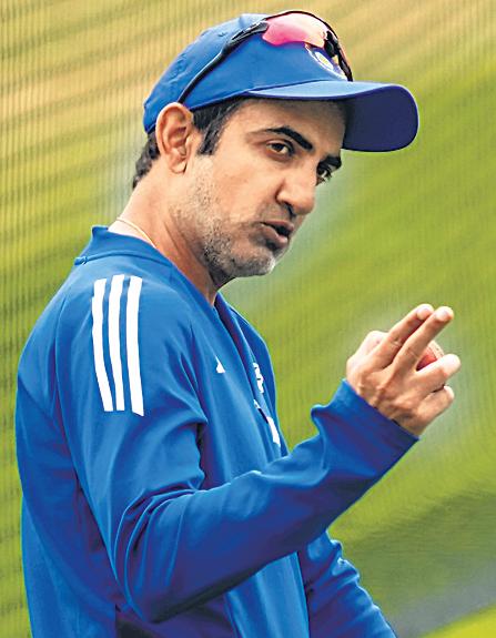 Gambhir and Oval curator involve in heated exchange