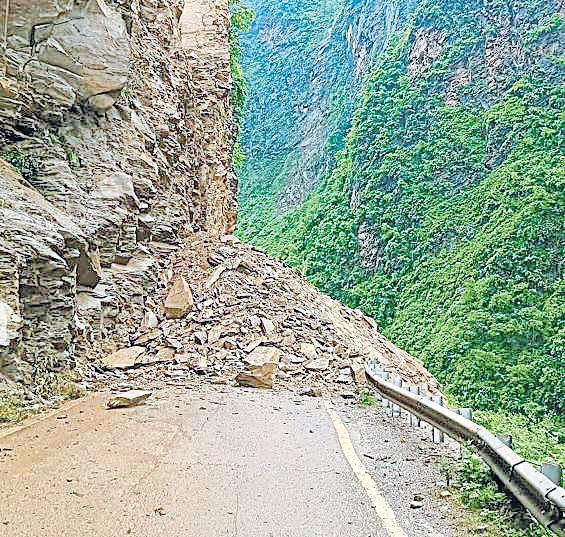 Mandi-Kullu highway blocked; expect more rain, says MeT