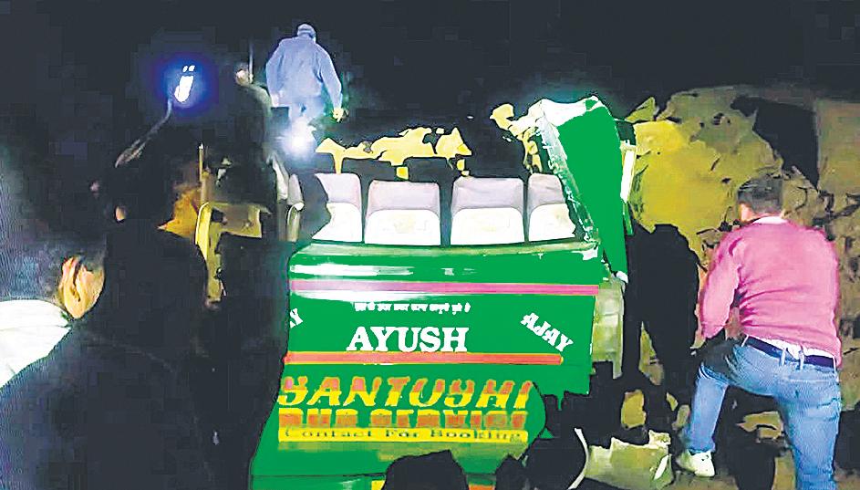15 killed as landslide hits bus in Bilaspur