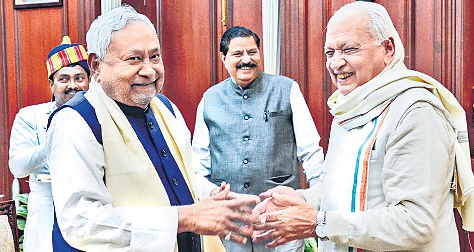 Nitish meets guv after dissolution nod