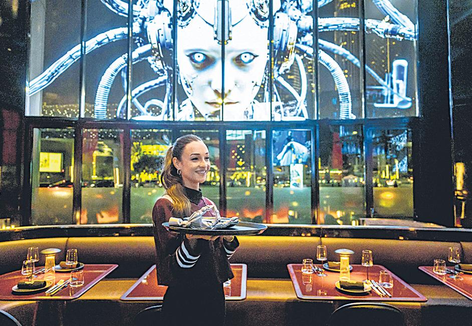 'Dinosaur tartare' and holograms: Dubai AI chef sparks awe and ire