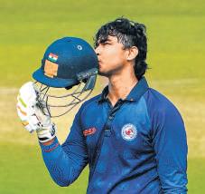 Pandya makes winning return with fiery knock