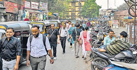 BEST crash victims' kin blame BMC, authorities