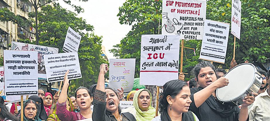 Protest in Govandi decries BMC move to privatise hosps, demands better facilities