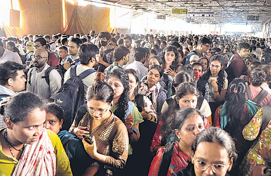MMRDA committee to look into Metro I crowding