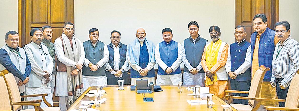 Amplify public outreach, PM tells Bengal BJP MPs