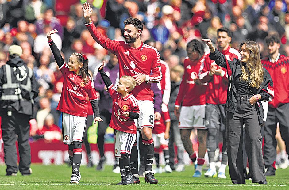 Fernandes equals assist record in Man United win