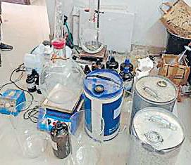 2 science teachers used expertise to manufacture illicit drugs, held