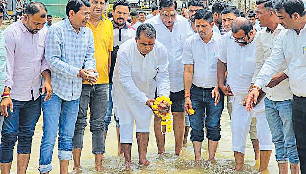 Villagers celebrate as Luni river reaches Balotra