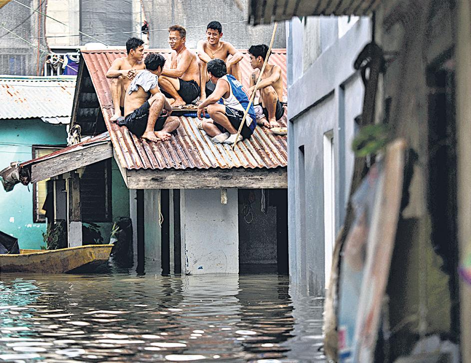 25 dead as tropical storm wreaks havoc in Philippines