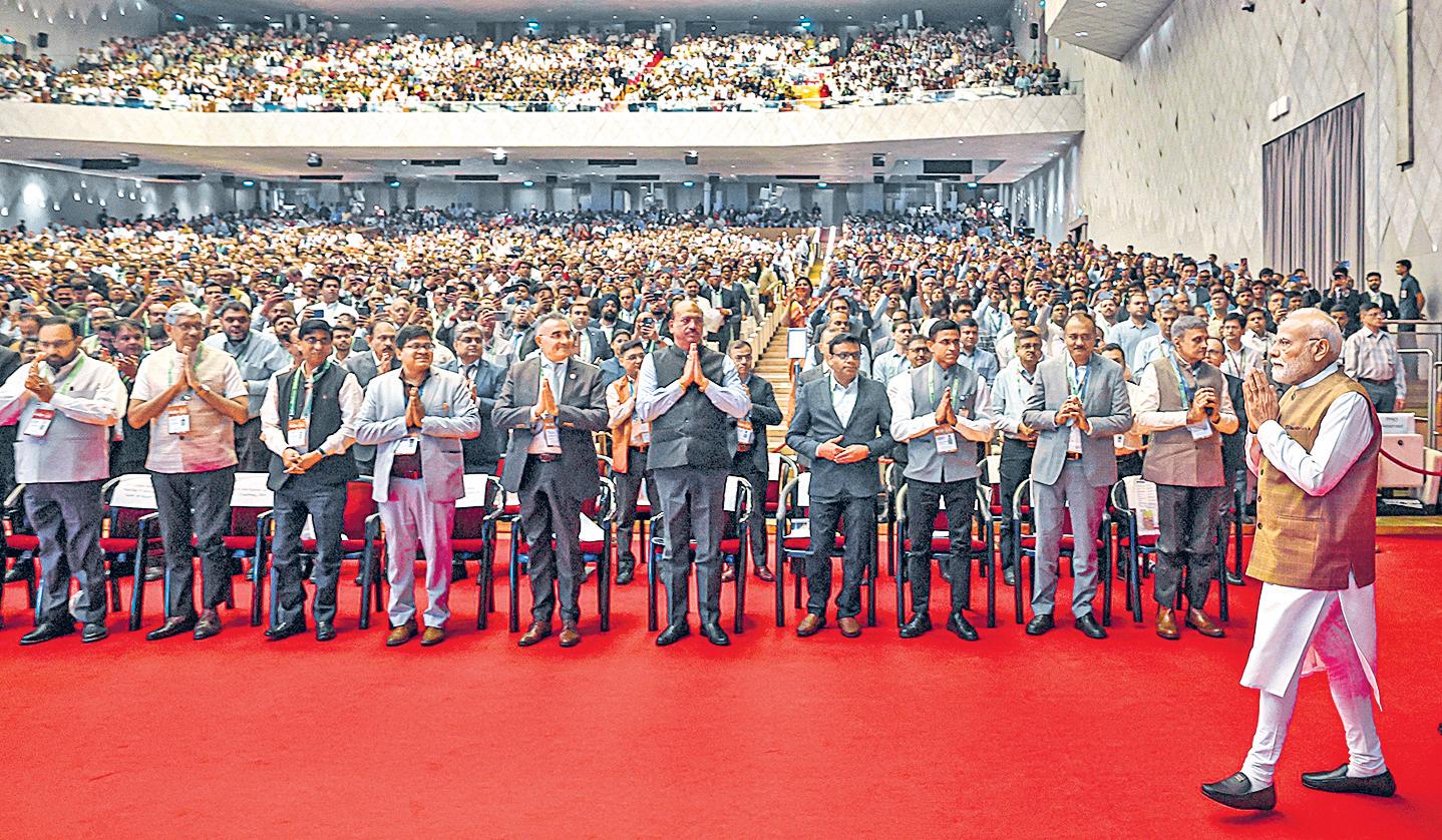 1GB data today cheaper than a cup of tea: Modi