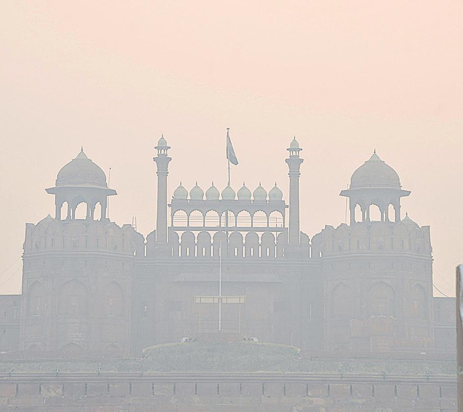 Residents grapple with bad air; AQI touches 361