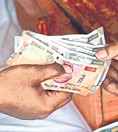 Banks cautiously revive unsecured loans on rate cuts