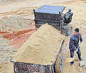 Firms paid more to stock magnets as tensions rose