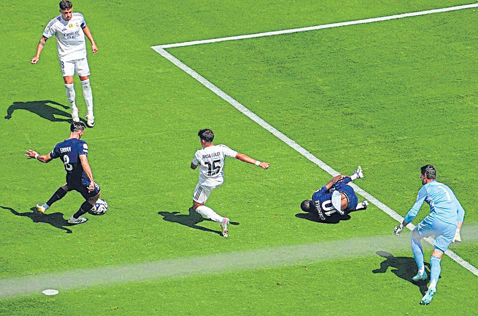 Enrique eyes more history after PSG's 4-0 rout of Real