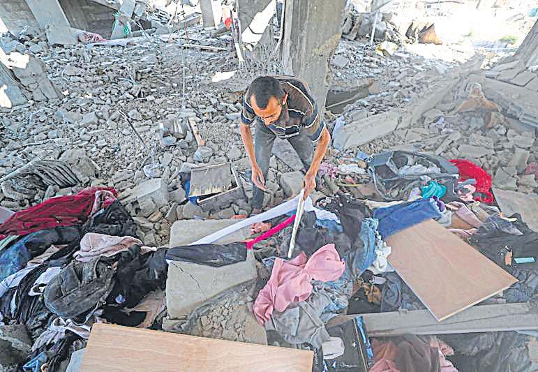 Israeli strikes kill over 40 as truce talks deadlocked
