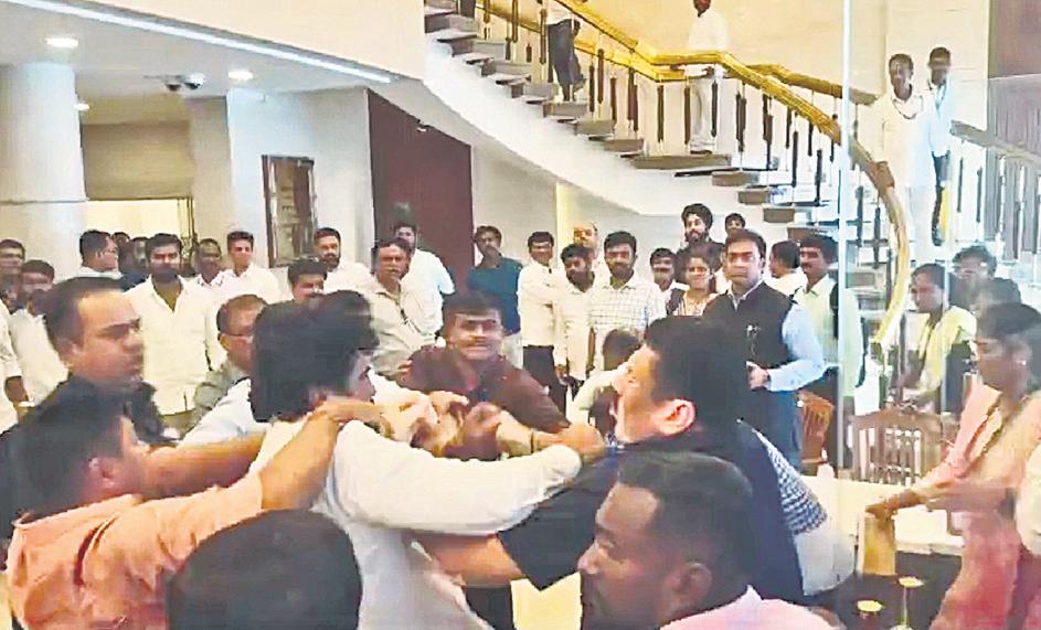 Supporters of BJP, NCP (SP) MLAS come to blows in Vidhan Bhavan