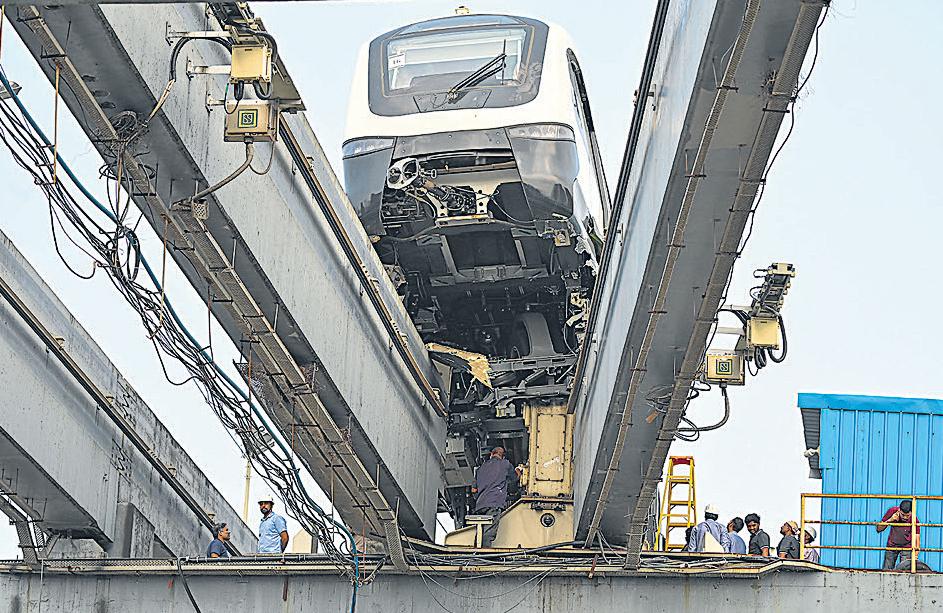 Monorail derails during trial run; 3 staffers injured