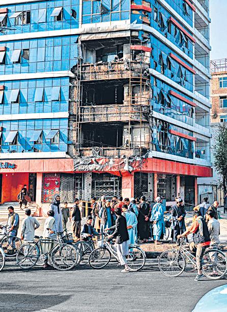 Afghanistan, Pakistan exchange border fire as peace talks begin