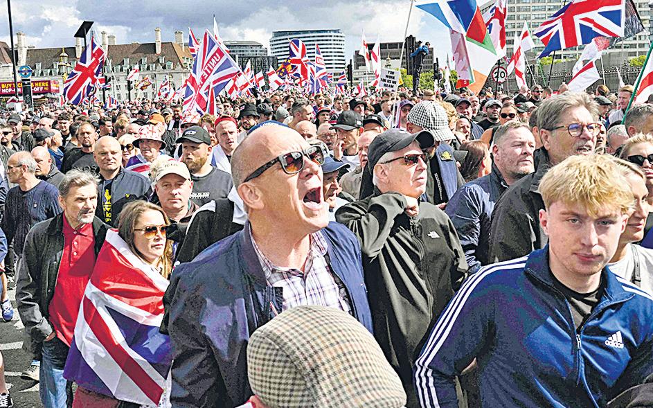 British govt defends refugee shakeup in face of hard right