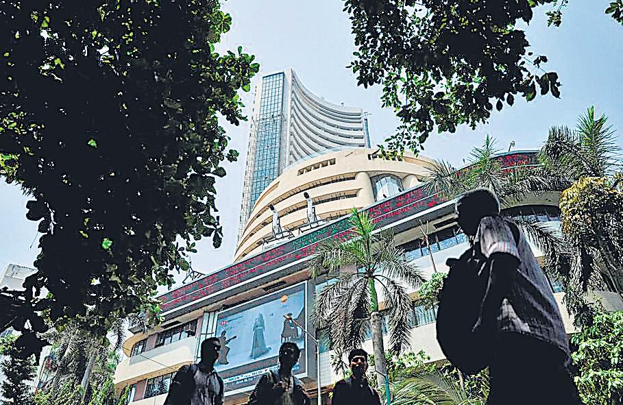 Stock market nears peak on dollar tailwind