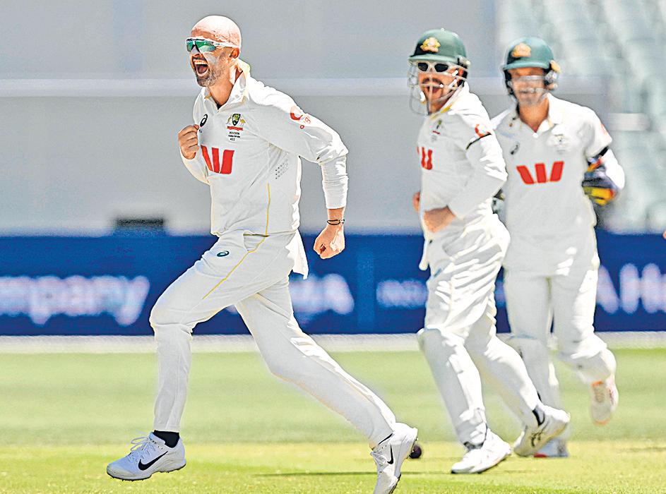 England's Ashes dreams fade as Australia shine