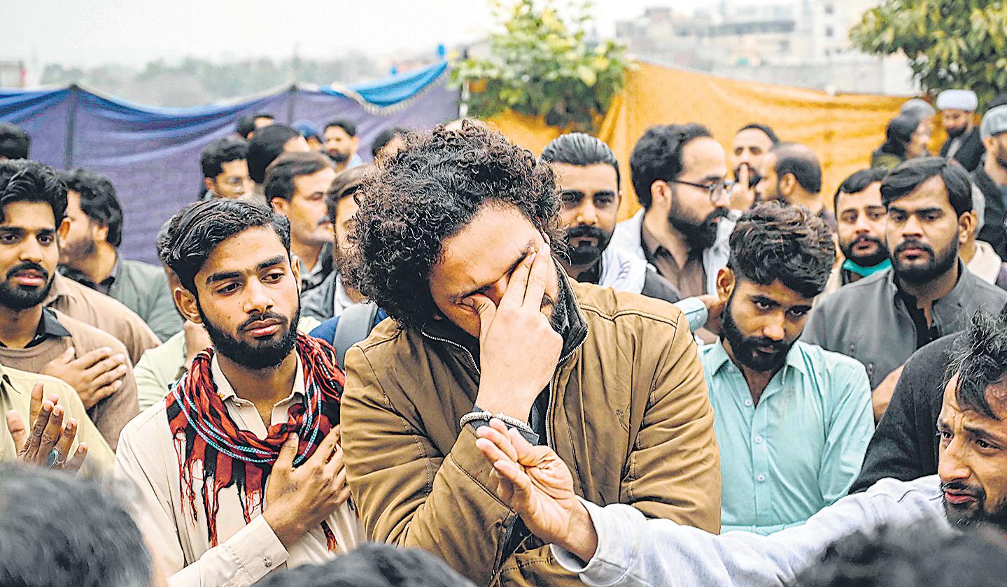 31 killed in suicide blast at mosque in Islamabad