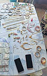 SSB recovers stolen jewellery, cash worth ₹50L, 2 absconding
