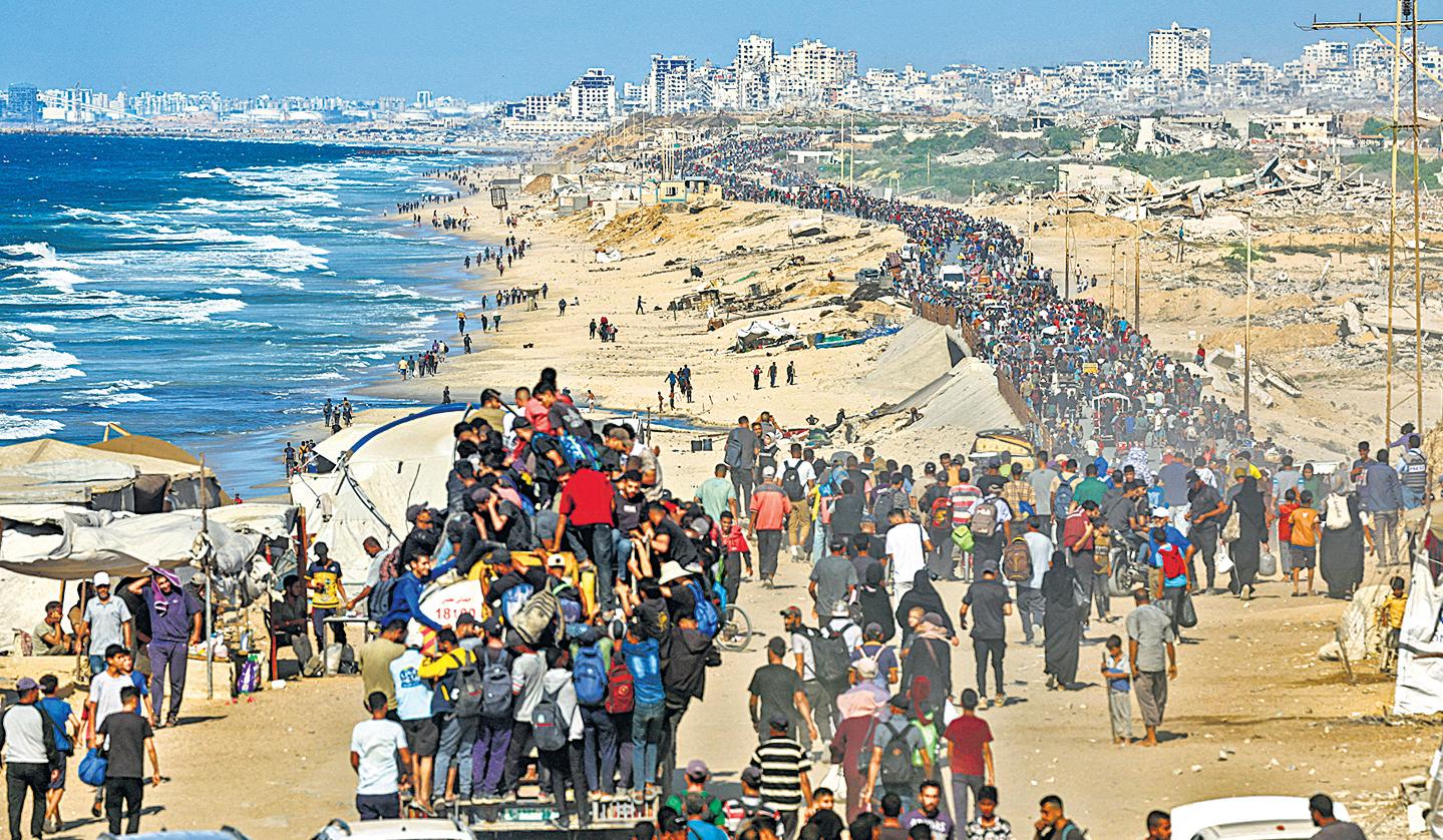 Palestinians stream back to Gaza city as IDF pulls back