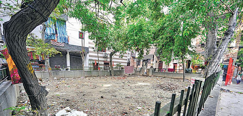 Amid staff shortage, MCD to outsource upkeep of parks