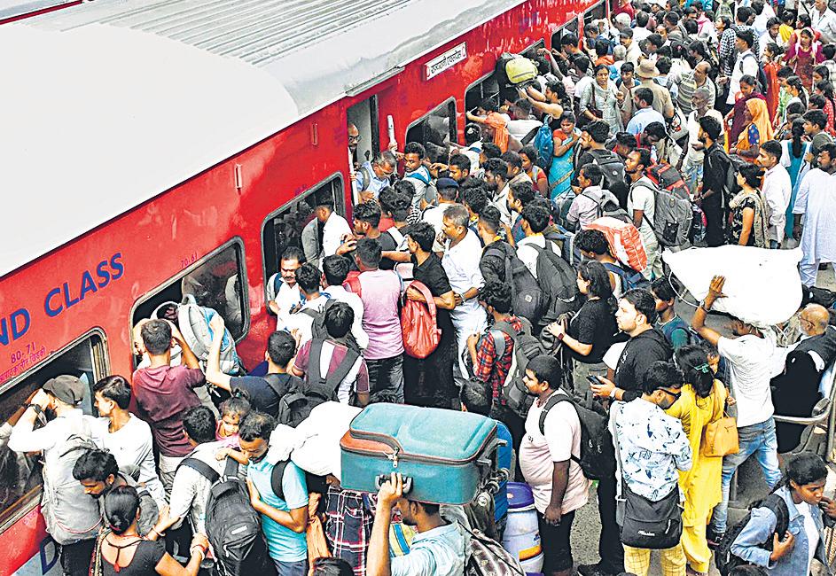 As Chhath draws migrants, parties scramble for their votes