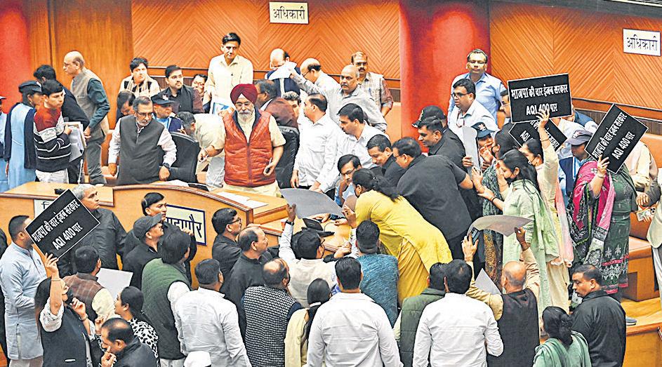 MCD condemns Red Fort attack, clears waste plan