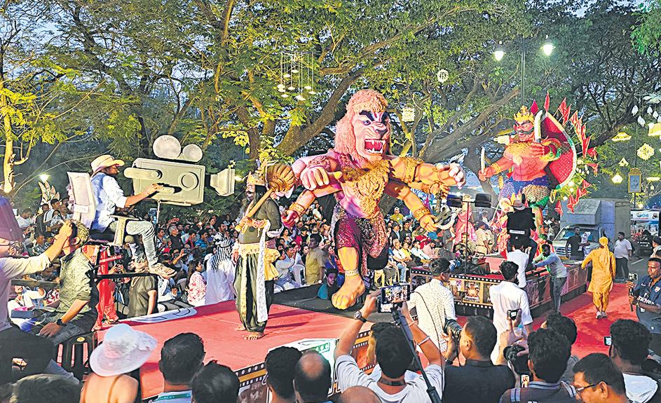{ ‘CONVERGENCE OF CREATIVITY AND TECHNOLOGY’ } IFFI kicks off with float parade, and nod to classics at venue