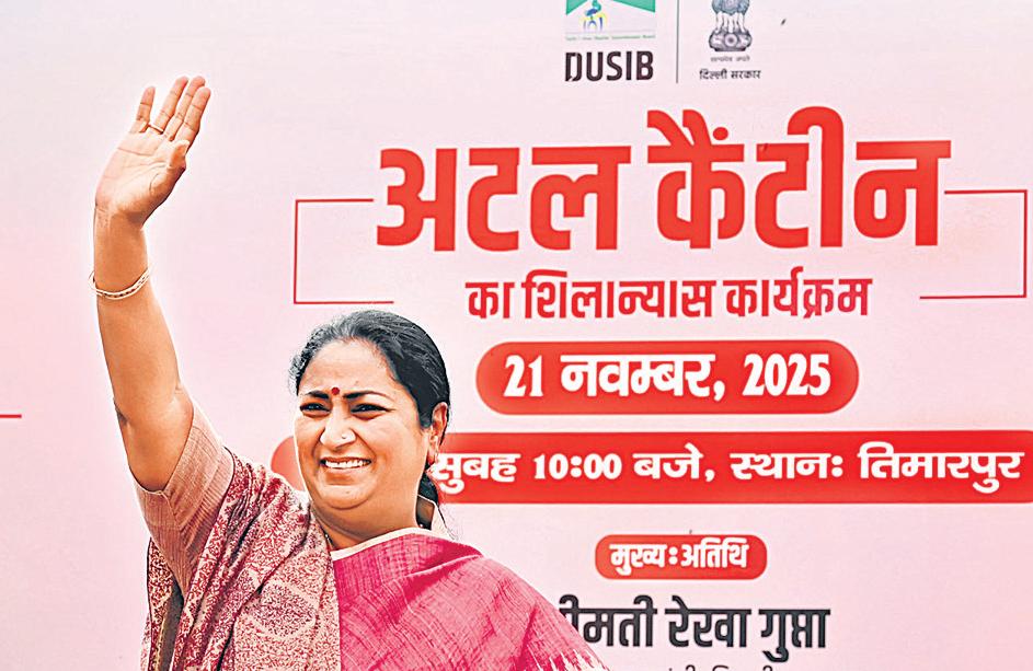 CM Gupta inaugurates ₹5 Atal canteen, honours Jhalkari Bai